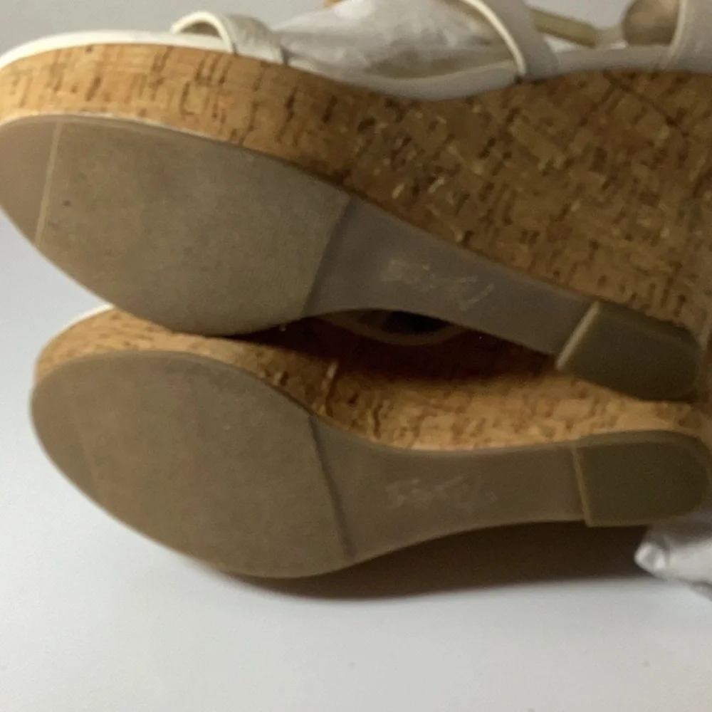 Thalia Sodi chic gold